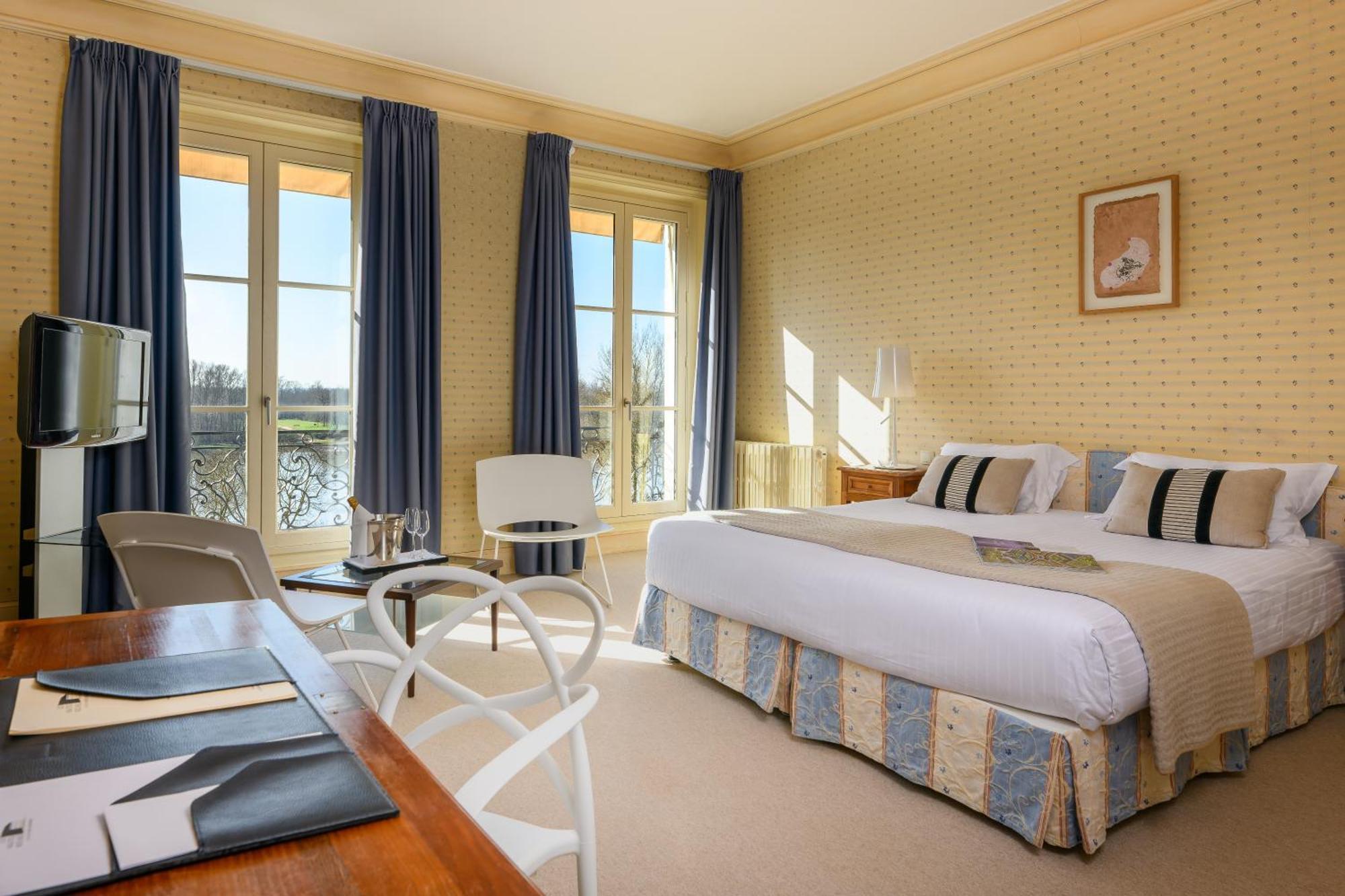 Hotel Les Hautes Roches Рошекорбон Экстерьер фото