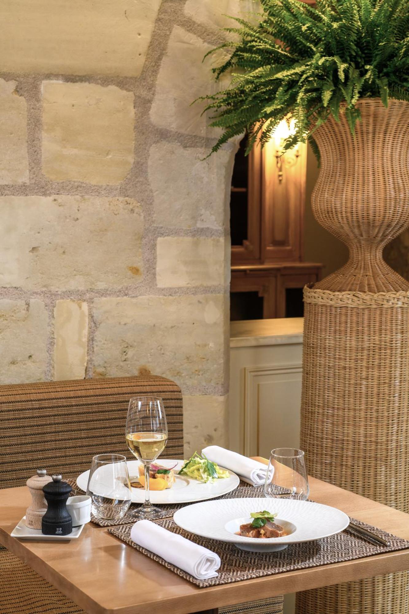 Hotel Les Hautes Roches Рошекорбон Экстерьер фото