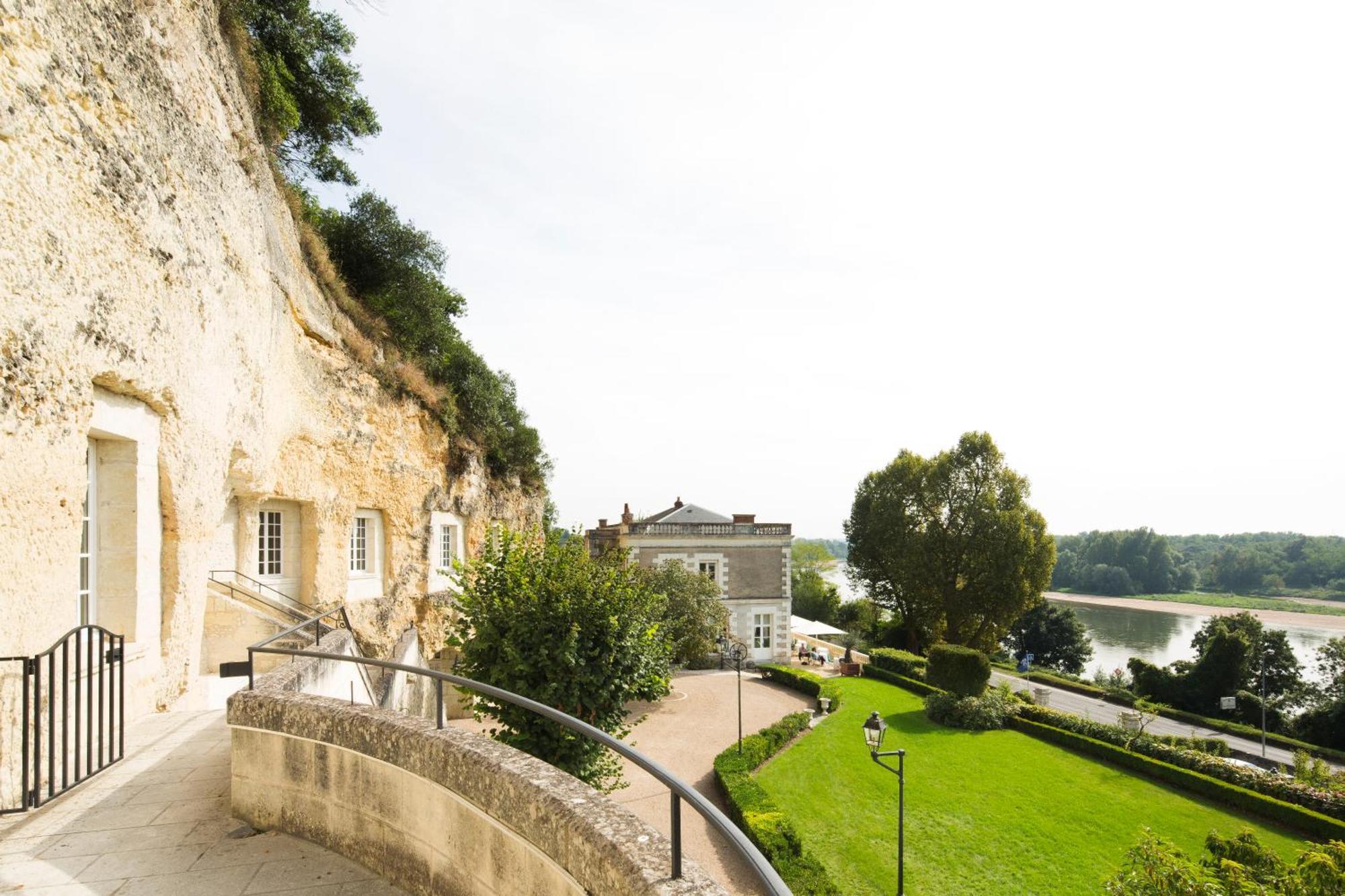 Hotel Les Hautes Roches Рошекорбон Экстерьер фото